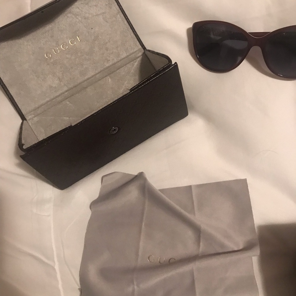 Gucci sunglasses with case and glass cloth cleaner